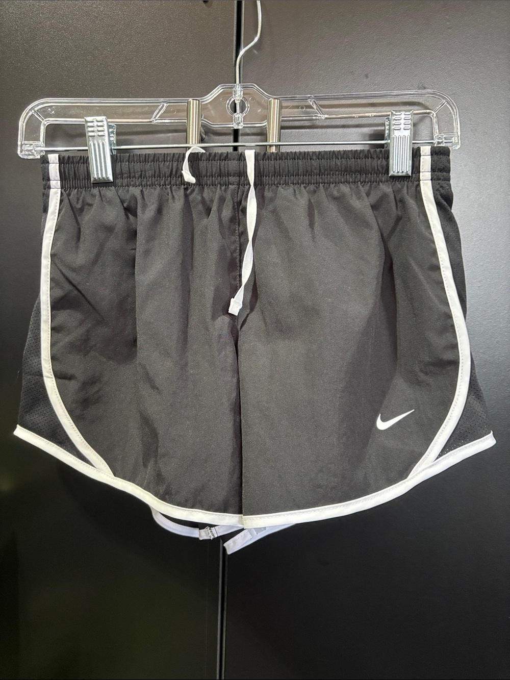 Nike DRI-FIT Standard Fit,,mesh panels,reflective logo,elastic drawstring waist